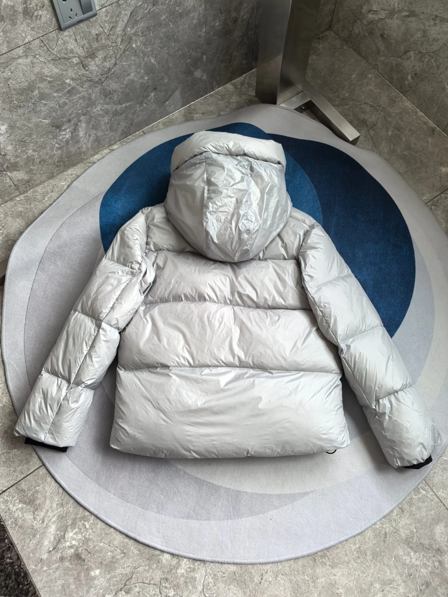P760 2252M Crofton Puffer Unisex Jacket Down Jacket. Color: gray black label. Size: S M L XL XXL.